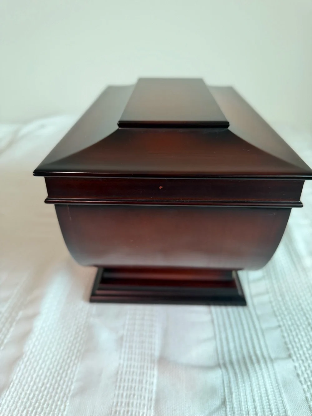 Vintage Cherry Mahogany Wood Bombay Company Chest. 1992-1996 Taiwan